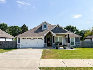 714 Macdonald Drive, Pea Ridge, AR 72751
