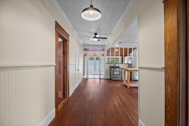 2013 E 9th ST, Austin, TX 78702