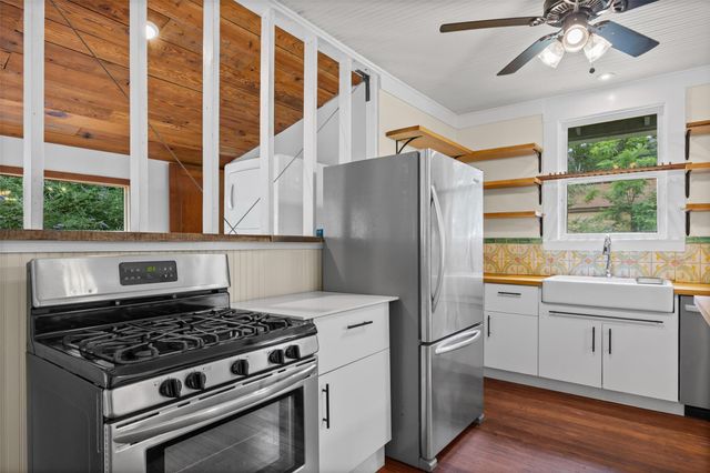 2013 E 9th ST, Austin, TX 78702