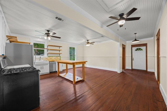 2013 E 9th ST, Austin, TX 78702