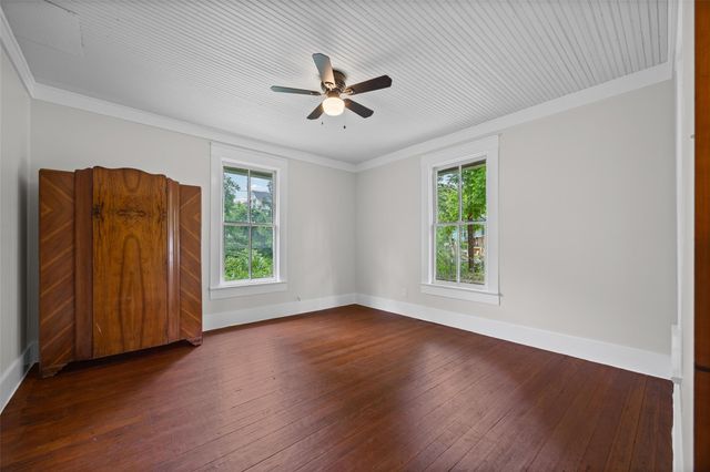 2013 E 9th ST, Austin, TX 78702