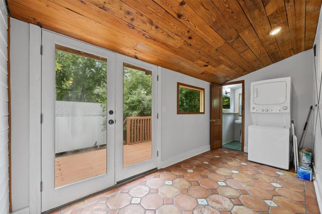 2013 E 9th ST, Austin, TX 78702
