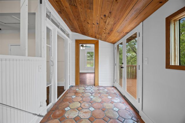 2013 E 9th ST, Austin, TX 78702