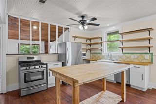 2013 E 9th ST, Austin, TX 78702