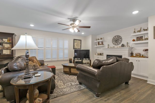 192 Cameron Ct, Clarksville, TN 37042