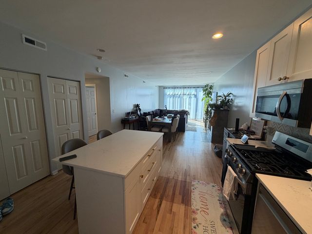 6135 N Broadway Street 305, Chicago, IL 60660