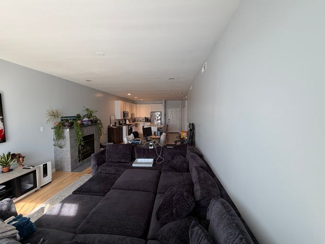 6135 N Broadway Street 305, Chicago, IL 60660