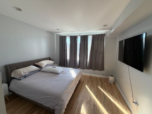 6135 N Broadway Street 305, Chicago, IL 60660