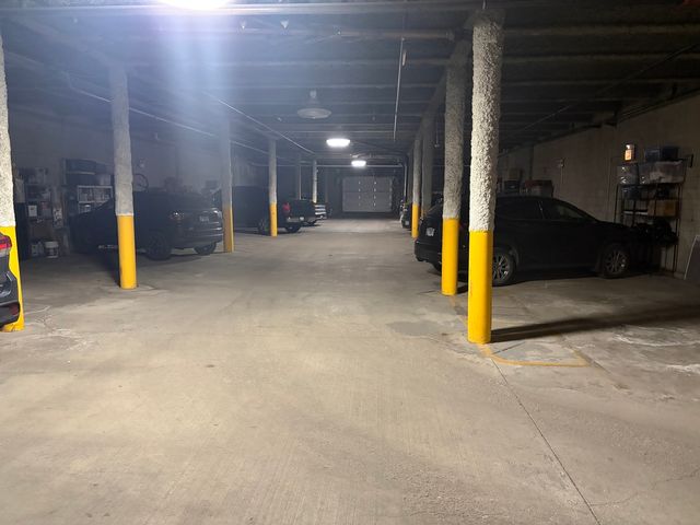 6135 N Broadway Street 305, Chicago, IL 60660