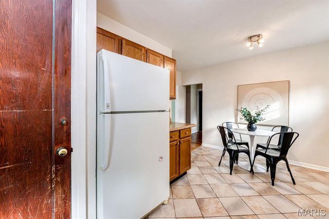 7720 Weston Place, St Louis, MO 63117