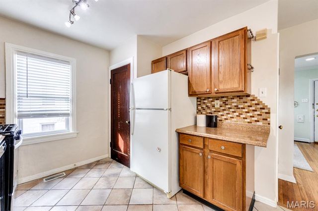 7720 Weston Place, St Louis, MO 63117