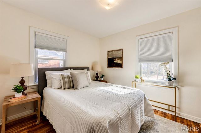 7720 Weston Place, St Louis, MO 63117