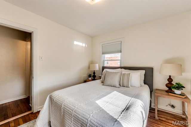 7720 Weston Place, St Louis, MO 63117