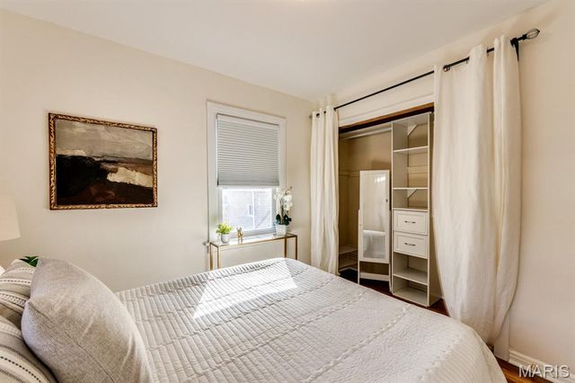 7720 Weston Place, St Louis, MO 63117