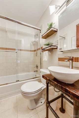 7720 Weston Place, St Louis, MO 63117