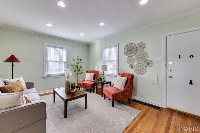 7720 Weston Place, St Louis, MO 63117