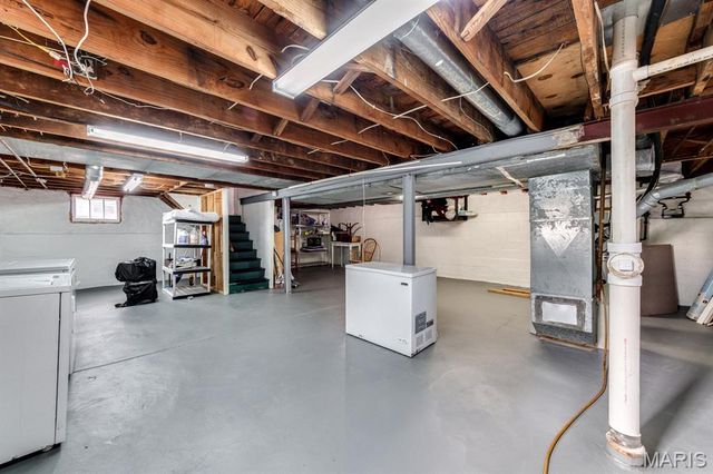 7720 Weston Place, St Louis, MO 63117