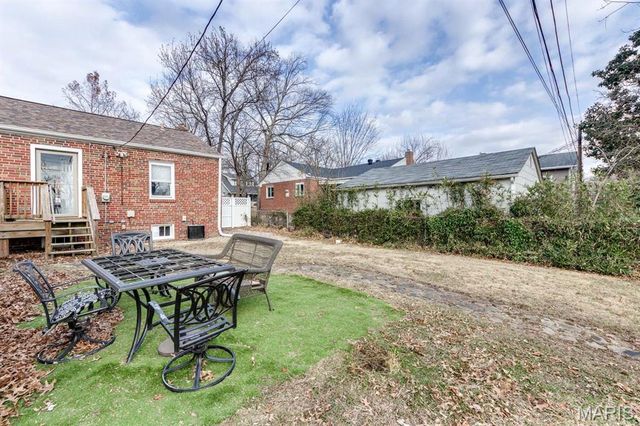 7720 Weston Place, St Louis, MO 63117