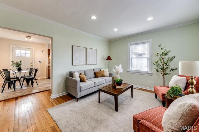 7720 Weston Place, St Louis, MO 63117