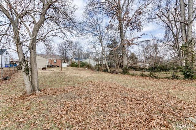 7720 Weston Place, St Louis, MO 63117