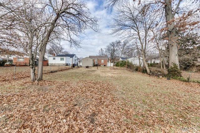 7720 Weston Place, St Louis, MO 63117