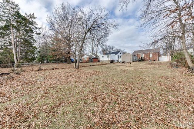 7720 Weston Place, St Louis, MO 63117