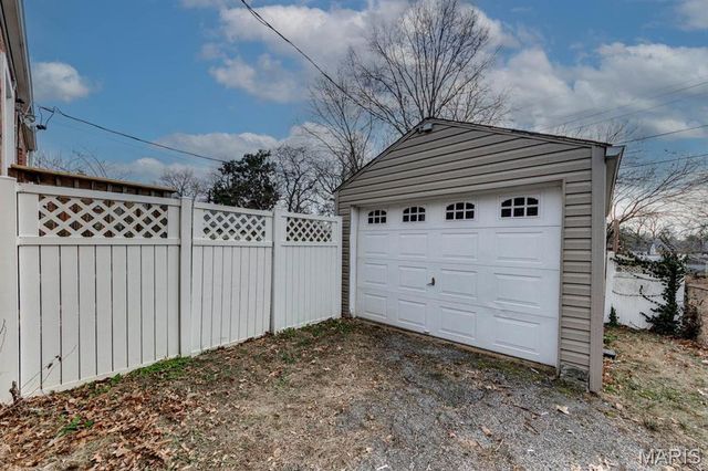 7720 Weston Place, St Louis, MO 63117