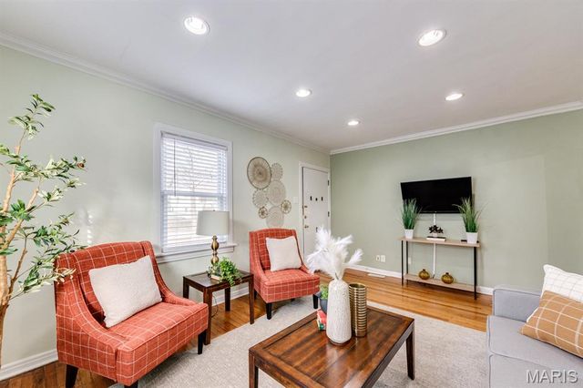 7720 Weston Place, St Louis, MO 63117