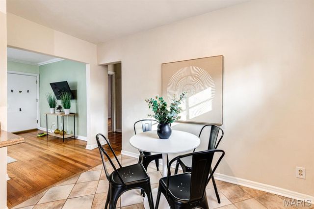 7720 Weston Place, St Louis, MO 63117