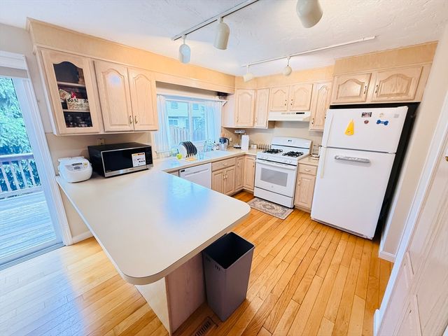 399 Pond St D1, Braintree, MA 02184