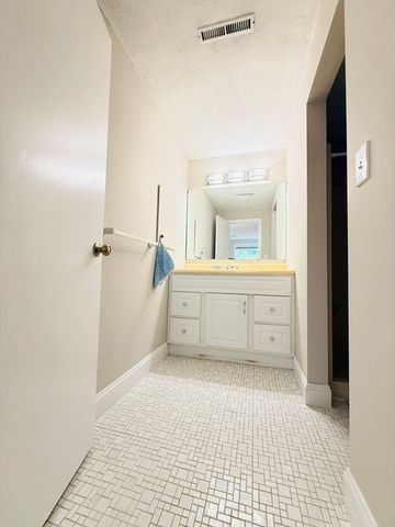 399 Pond St D1, Braintree, MA 02184