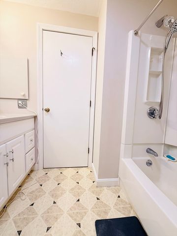 399 Pond St D1, Braintree, MA 02184
