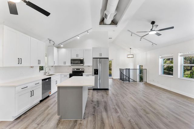 7044 Thompson Road, Boynton Beach, FL 33426