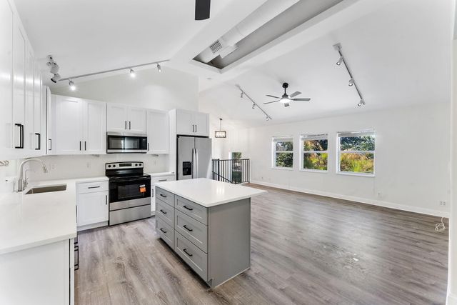 7044 Thompson Road, Boynton Beach, FL 33426