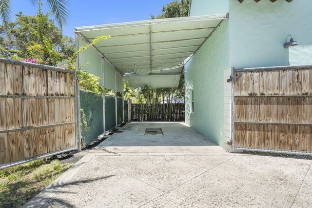7044 Thompson Road, Boynton Beach, FL 33426