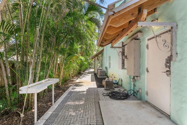 7044 Thompson Road, Boynton Beach, FL 33426