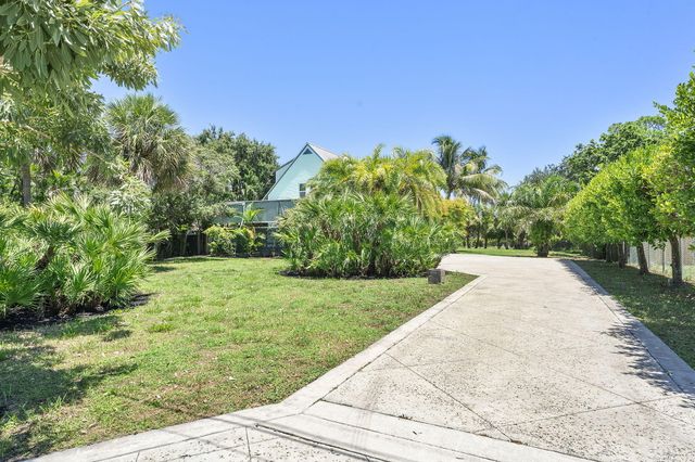 7044 Thompson Road, Boynton Beach, FL 33426