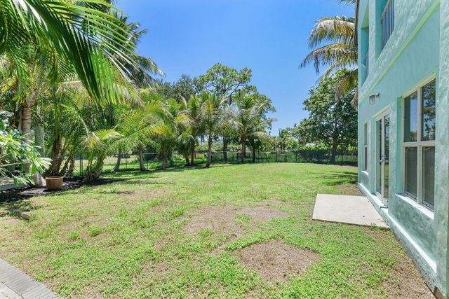 7044 Thompson Road, Boynton Beach, FL 33426