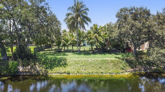 7044 Thompson Road, Boynton Beach, FL 33426