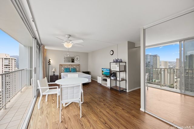 2427 Kuhio Avenue 2704, Honolulu, HI 96815