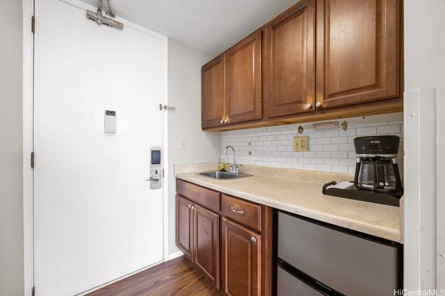 2427 Kuhio Avenue 2704, Honolulu, HI 96815