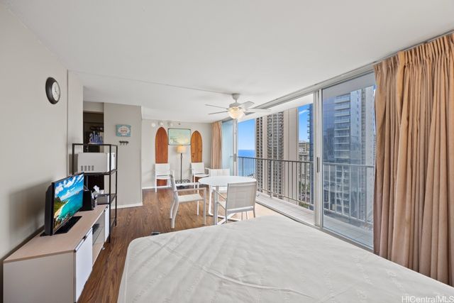 2427 Kuhio Avenue 2704, Honolulu, HI 96815