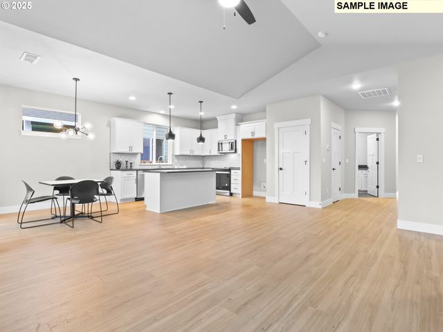 2213 E JUNIPER Cir 17, La Center, WA 98629