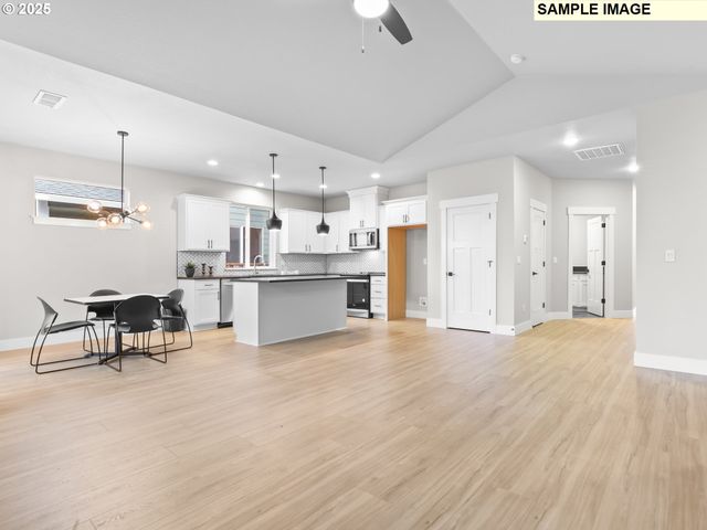 2213 E JUNIPER Cir 17, La Center, WA 98629