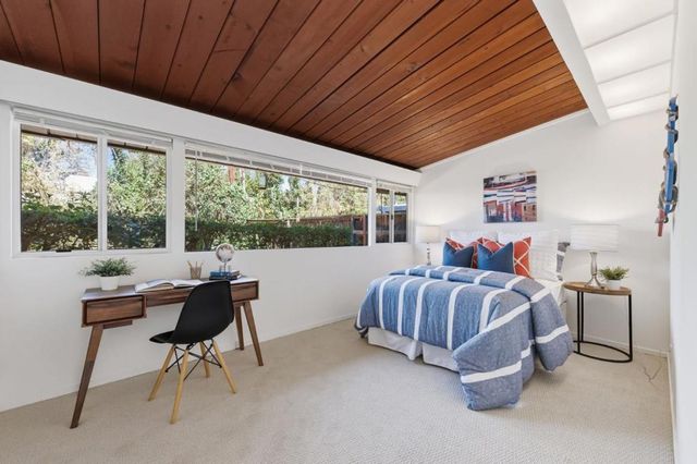 1080 Moffett Circle, Palo Alto, CA 94303