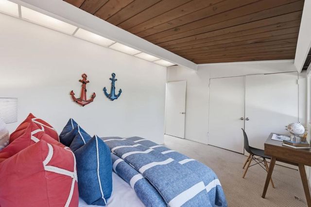 1080 Moffett Circle, Palo Alto, CA 94303