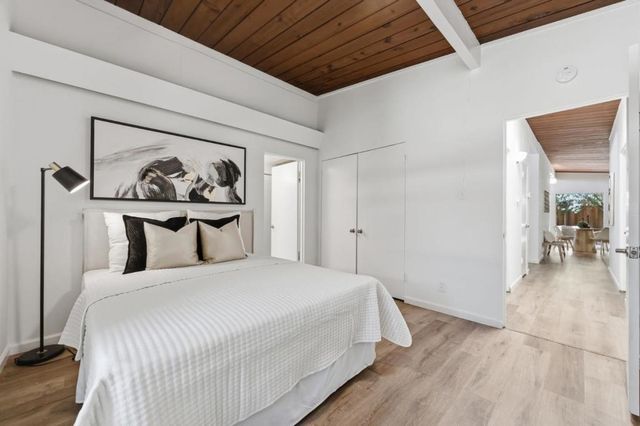 1080 Moffett Circle, Palo Alto, CA 94303