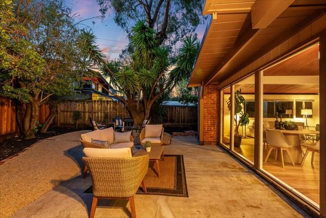 1080 Moffett Circle, Palo Alto, CA 94303