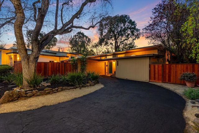 1080 Moffett Circle, Palo Alto, CA 94303