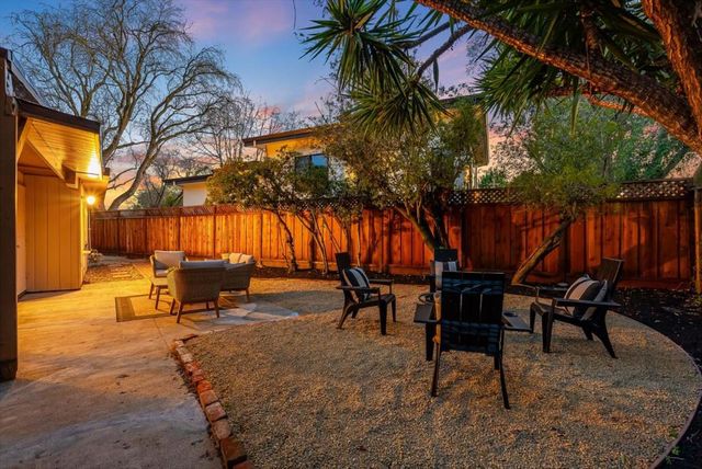 1080 Moffett Circle, Palo Alto, CA 94303